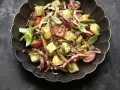 Herzhafter Kartoffelsalat mit Speck und grünen Bohnen, inspiriert von blutampfer rezepten. Frisch, würzig und perfekt für jede Gelegenheit.