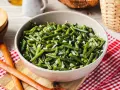 Frischer Bohnensalat mit Zwiebeln, perfekt für ein leichtes Mittagessen. Ein einfaches Bohnensalat Rezept.