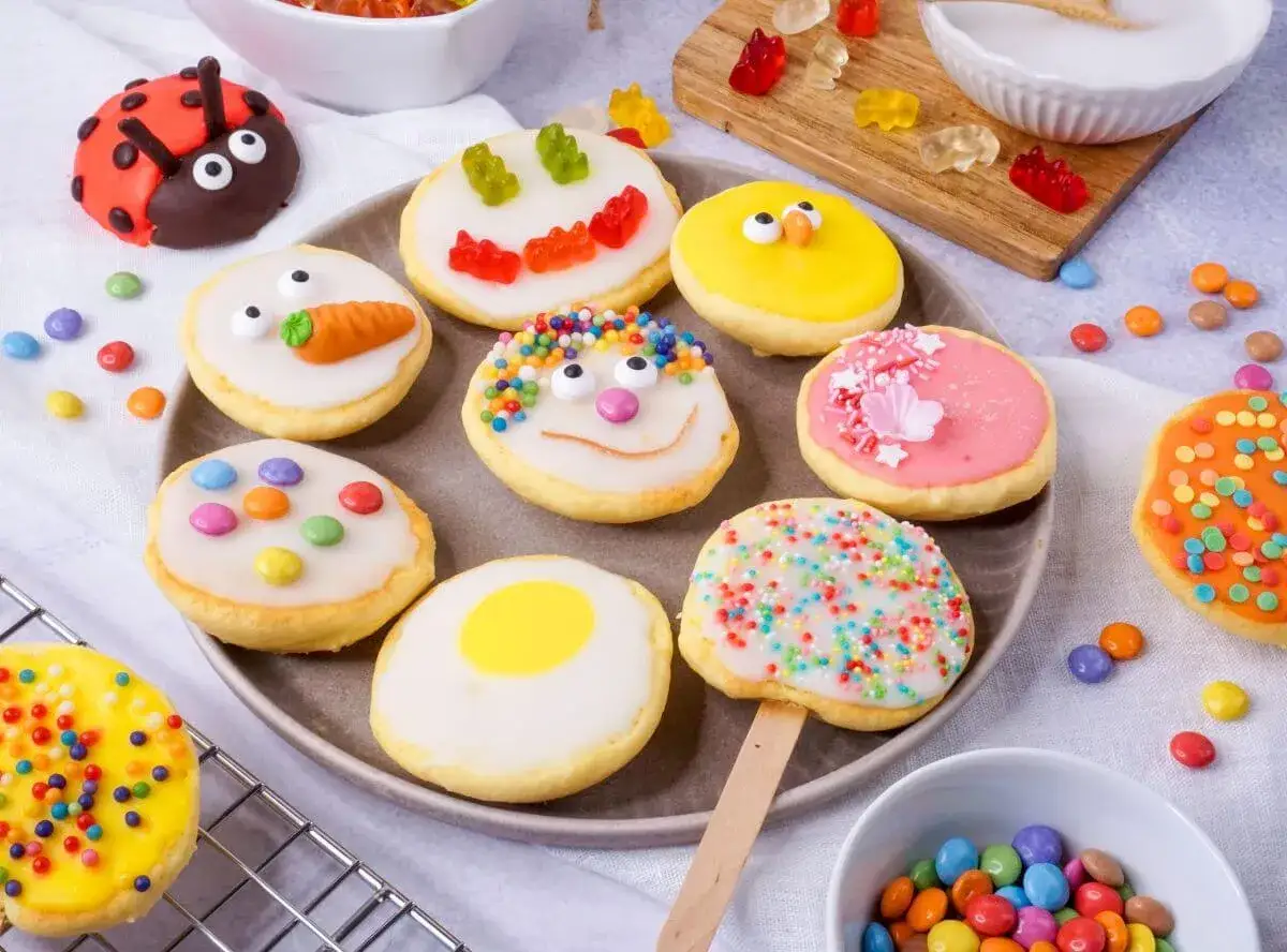 Bunte mini Amerikaner mit lustigen Gesichtern, Marienk&auml;fer und Karotte. Ein s&uuml;&szlig;er Genuss f&uuml;r Gro&szlig; und Klein.